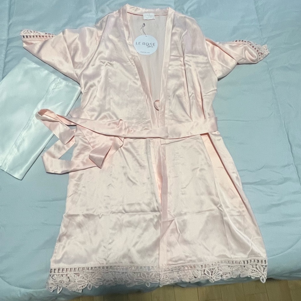 SCARLETT PETAL HEM LACE TRIM SATIN ROBE NWT